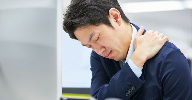 Shoulder Pain When Lifting Your Arm? How Chiropractic Care Can Help